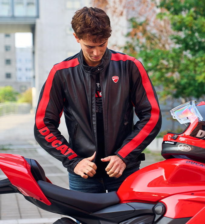 How Should a Motorcycle Leather Jacket Fit? A Rider’s Guide to Finding the Right Size